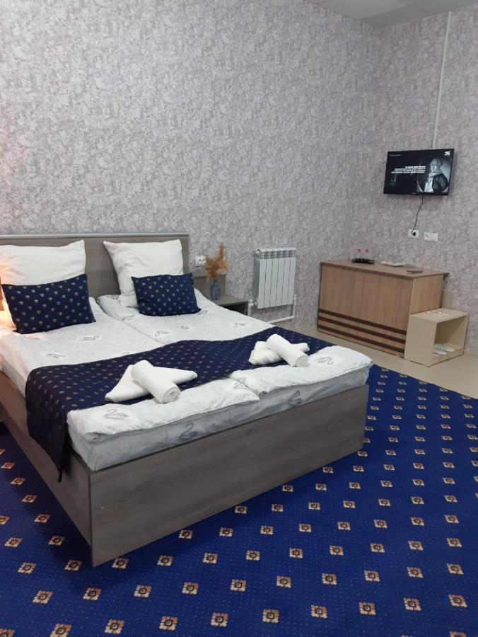 Lind Hotel And Guest House Gyumri Exterior photo